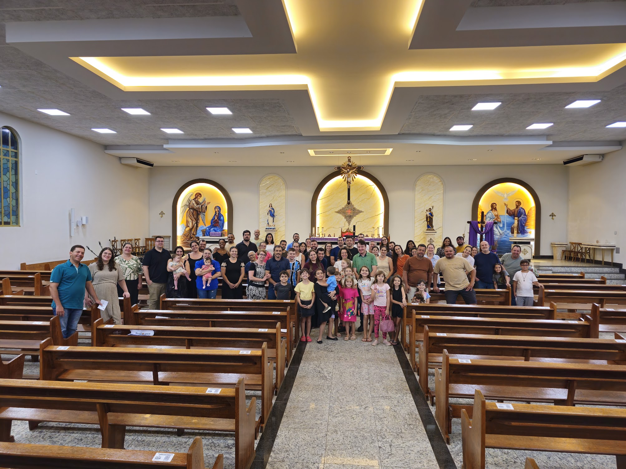 Famílias do Colégio reunidas na igreja